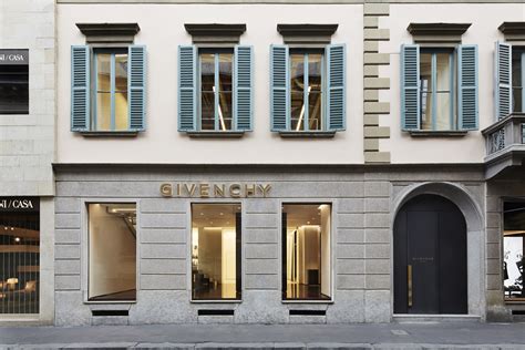 vetrine givenchy milano|Givenchy's First Italian Flagship Opens in Milan .